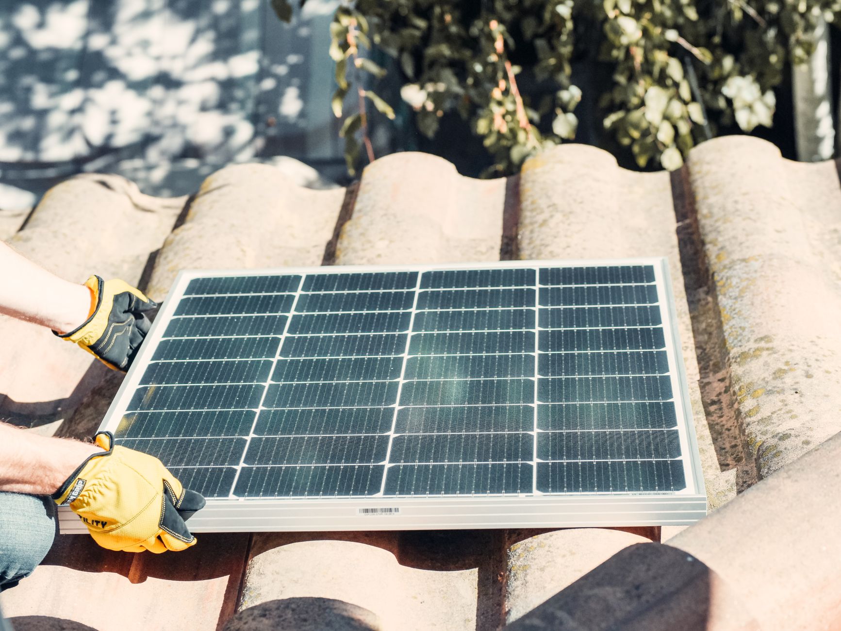 Installateur panneaux solaires équipe à Évry-Courcouronnes